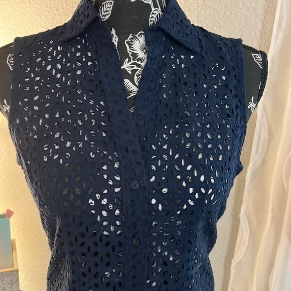Lauren by Ralph Lauren sleeveless eyelet  button up - Picture 2 of 11